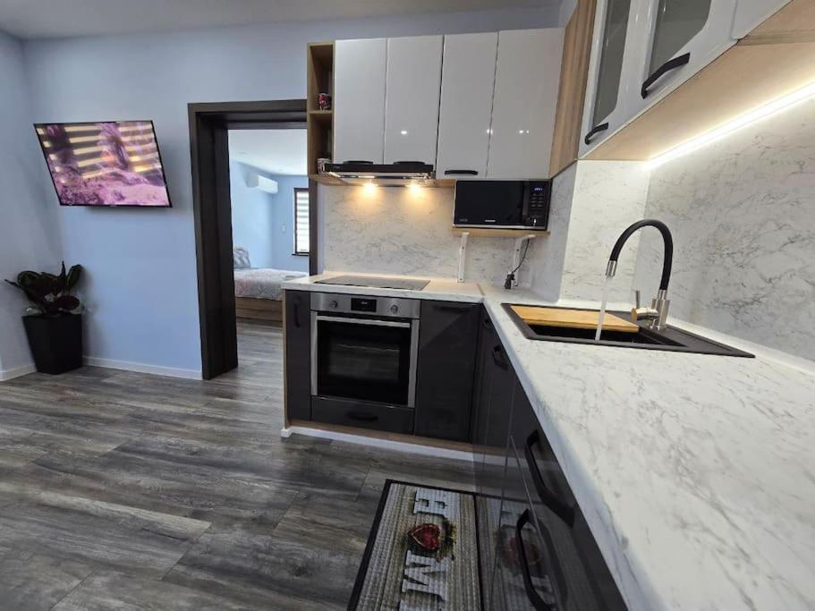 модерен в гр Apartment *